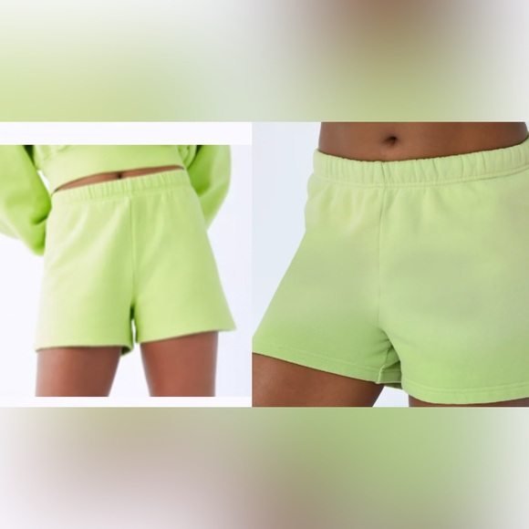 NEW WITH TAGS - Aritzia TNA Cozy Fleece Perfect High-Rise 3” Sweatshort Shorts - Picture 5 of 5